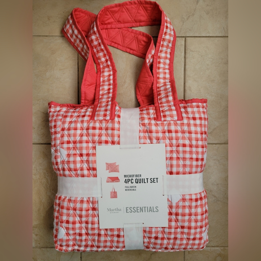 Martha Stewart Essentials Gingham reversible Full/Queen Quilt 4Pc & Tote Bag Set